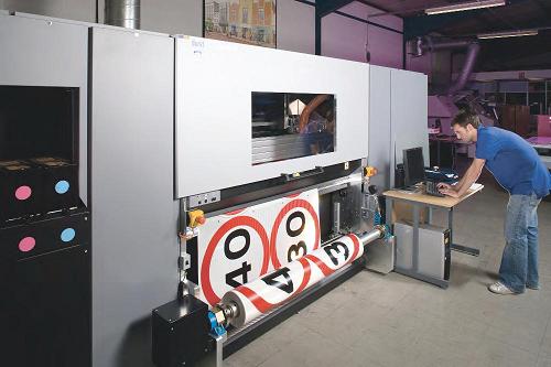 The Durst Rho 161 TS in use.