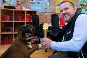 Innotechs Tony Murgatroyd with Gary Boxer from Print.com wins Innotech’s Pets in Print competition