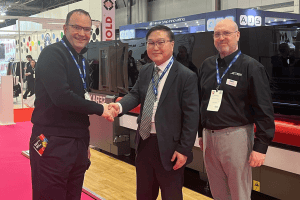L to R John Noonan from Digital Print Pkyng Soo Kim and Julian Mennell from InkTec digitalprint.ie purchases JETRIX XAR320-Hybrid Printer following SDUK viewing