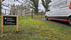 LEGraphics Crom Keeping signs standing against the elements